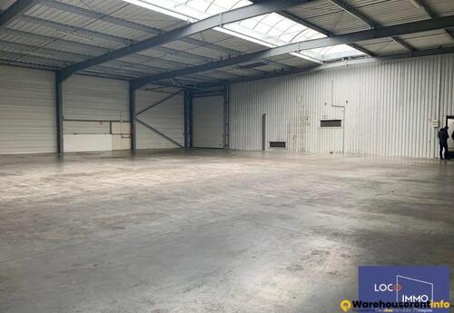 Warehouses to let in Location Local d'activités 1 200 m²