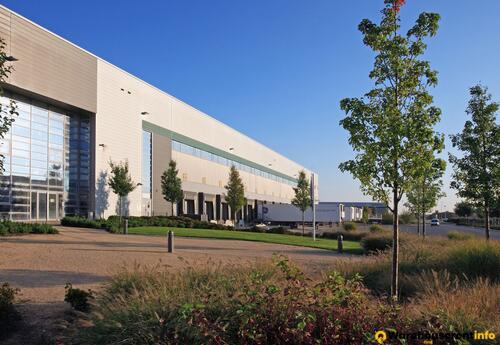 Warehouses to let in Moissy DC3A