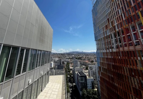 Aix-Marseille business real estate: logistics booms while office & industrial slow